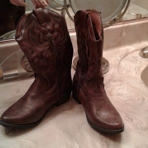 Brown Cherokee Cowgirl Boots